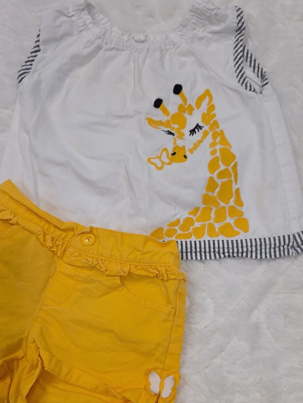 Gymboree White & Yellow Giraffe Tank Top with Yellow Shorts